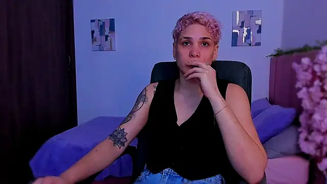 Charlee pink online show from December 17, 2025, 5:02 am