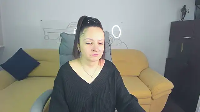 AngellLika online show from February 3, 2026, 1:38 pm