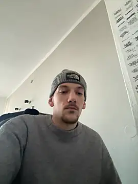 younglongdong030 online show from March 4, 2026, 9:26 am