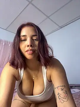 LucyMartelli online show from November 17, 2025, 11:27 am