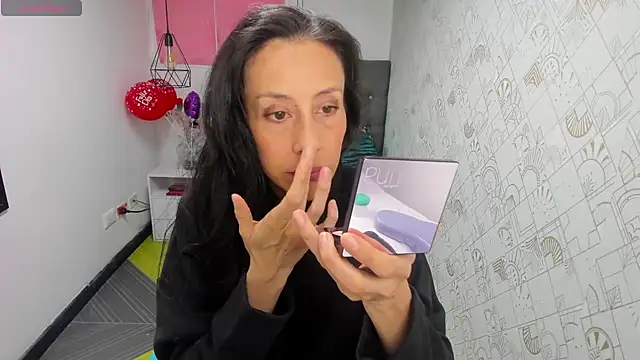 Abrillee1 online show from March 11, 2025, 11:44 am