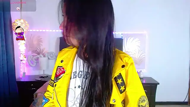 Julietacollins06 online show from February 18, 2025, 1:22 pm