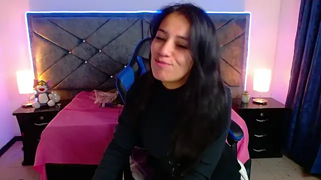 Julietacollins06 online show from November 6, 2025, 1:12 pm