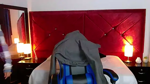 Julietacollins06 online show from January 18, 2026, 1:04 pm