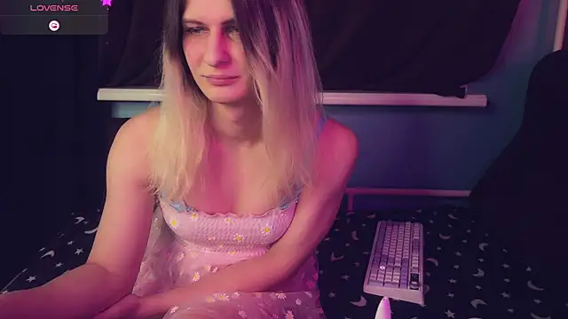 Snapshot of Alice_Pinkhead chatting on February 27, 2025, 3:15 pm Alice Pinkhead online show from February 27, 2025, 3:15 pm