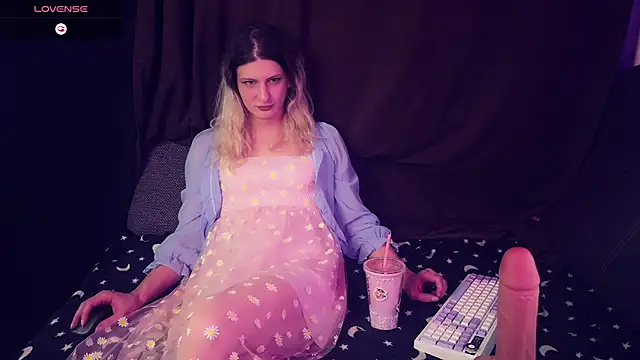 Snapshot of Alice_Pinkhead chatting on March 13, 2025, 3:28 pm Alice Pinkhead online show from March 13, 2025, 3:28 pm