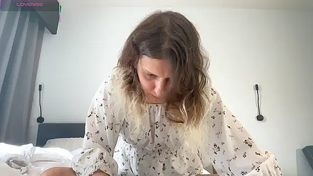 Snapshot of Alice_Pinkhead chatting on October 9, 2025, 8:23 am Alice Pinkhead online show from October 9, 2025, 8:23 am