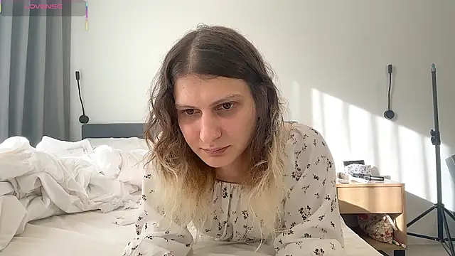 Snapshot of Alice_Pinkhead chatting on October 10, 2025, 9:41 am Alice Pinkhead online show from October 10, 2025, 9:41 am