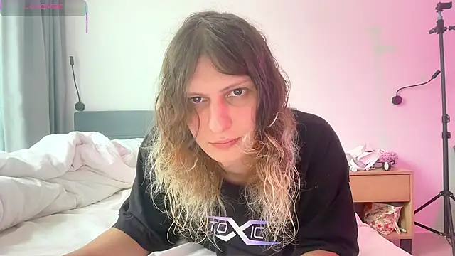 Snapshot of Alice_Pinkhead chatting on October 20, 2025, 9:32 am Alice Pinkhead online show from October 20, 2025, 9:32 am