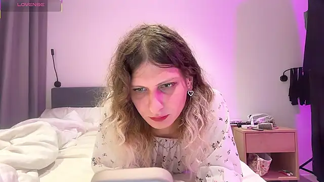 Snapshot of Alice_Pinkhead chatting on October 23, 2025, 8:57 am Alice Pinkhead online show from October 23, 2025, 8:57 am