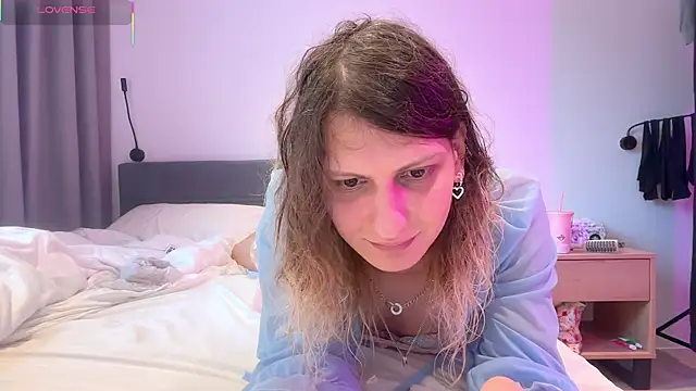 Snapshot of Alice_Pinkhead chatting on October 24, 2025, 8:44 am Alice Pinkhead online show from October 24, 2025, 8:44 am