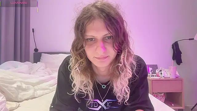 Snapshot of Alice_Pinkhead chatting on November 7, 2025, 9:53 am Alice Pinkhead online show from November 7, 2025, 9:53 am