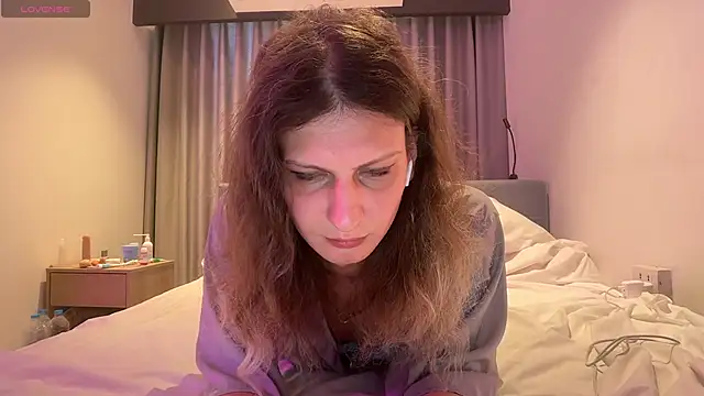 Snapshot of Alice_Pinkhead chatting on April 27, 2026, 9:18 am Alice Pinkhead online show from April 27, 2026, 9:18 am