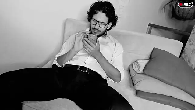 Nicholasrodrii online show from March 22, 2025, 2:05 am