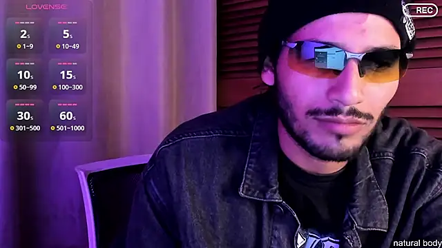 Nicholasrodrii online show from October 25, 2025, 11:21 pm