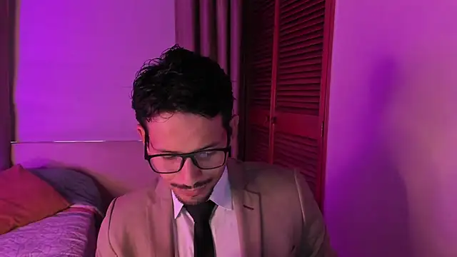 Nicholasrodrii online show from February 18, 2026, 9:11 pm