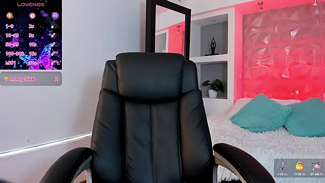 elisa collins online show from February 22, 2025, 7:58 pm