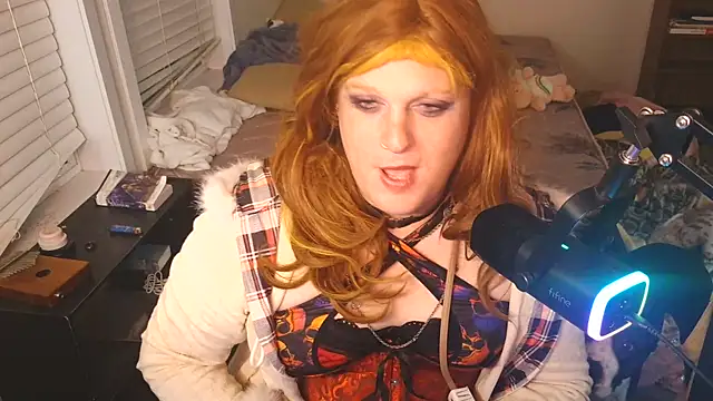 EmberLee online show from October 4, 2025, 7:06 am