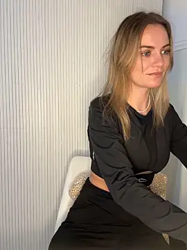 Milla  one online show from December 5, 2025, 12:25 pm