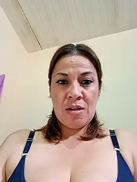 Snapshot of Zaralu_ chatting on October 11, 2025, 7:23 pm Zaralu online show from October 11, 2025, 7:23 pm