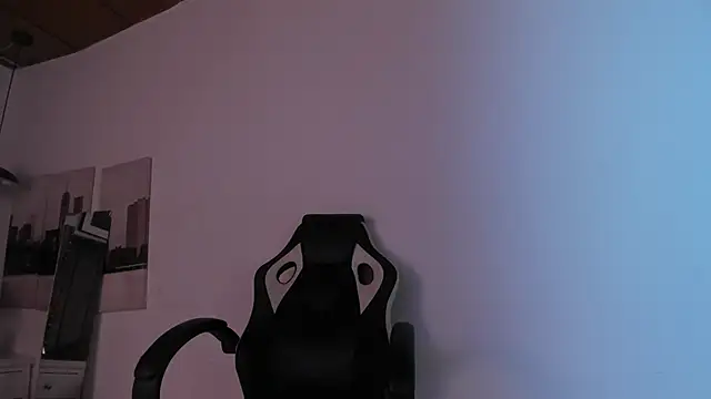 Snapshot of Alaia_Cute chatting on December 7, 2024, 12:52 am Alaia Cute online show from December 7, 2024, 12:52 am