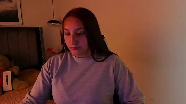 Snapshot of Alaia_Cute chatting on December 24, 2024, 2:21 am Alaia Cute online show from December 24, 2024, 2:21 am