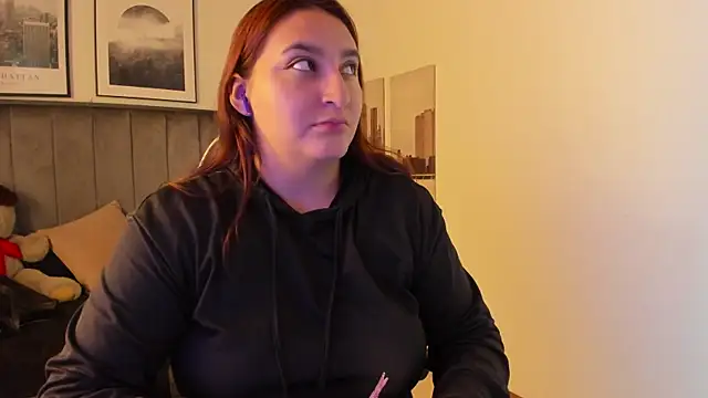 Snapshot of Alaia_Cute chatting on March 22, 2025, 2:27 am Alaia Cute online show from March 22, 2025, 2:27 am