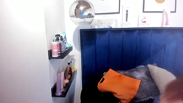 Alaia Cute online show from April 10, 2026, 3:12 am