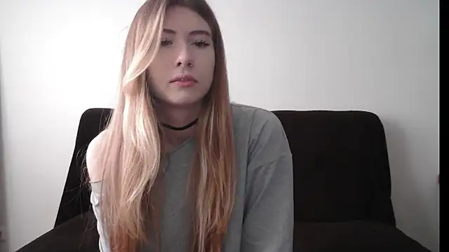 ErikaShyy online show from October 6, 2025, 11:29 am