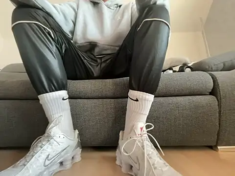 nikeaddicted2 online show from November 23, 2025, 8:58 am