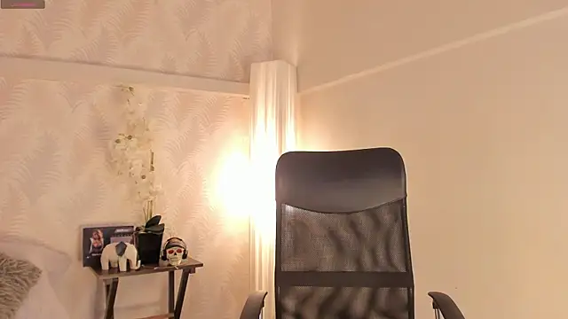 CyntiaAdams online show from February 12, 2025, 6:09 pm