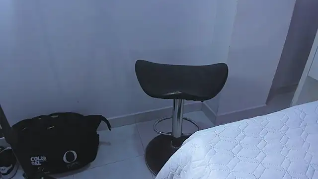 Snapshot of LiaFlowers chatting on December 5, 2024, 1:47 am LiaFlowers online show from December 5, 2024, 1:47 am