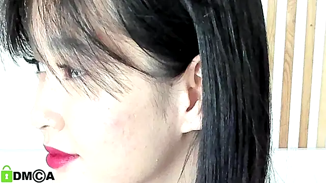 Snapshot of Lola_Peach chatting on December 8, 2024, 10:08 am Lola Peach online show from December 8, 2024, 10:08 am