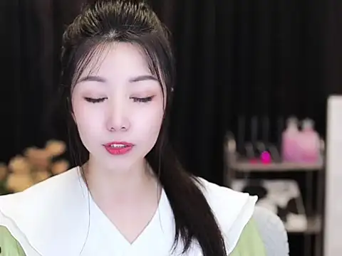 Nuyoah-77 online show from September 21, 2025, 3:57 pm