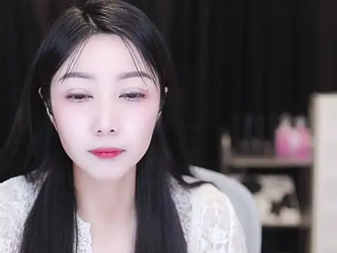 Nuyoah-77 online show from October 11, 2025, 4:38 pm