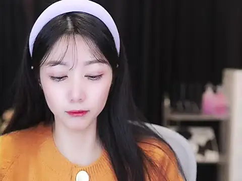 Nuyoah-77 online show from October 16, 2025, 3:57 pm