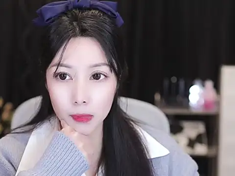 Nuyoah-77 online show from December 14, 2025, 2:33 pm