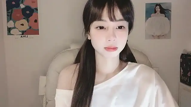 -Hottie online show from September 30, 2025, 4:56 pm