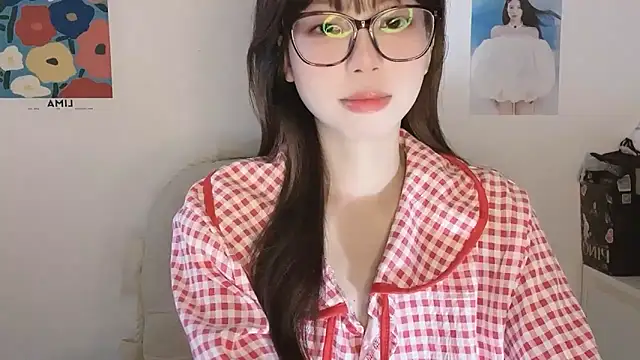 -Hottie online show from October 19, 2025, 8:15 am