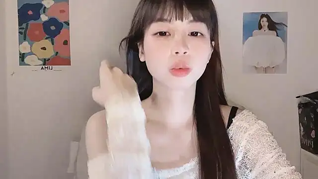 -Hottie online show from November 10, 2025, 4:17 pm