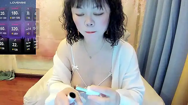 Snapshot of Pennyee chatting on February 18, 2025, 12:37 am Pennyee online show from February 18, 2025, 12:37 am