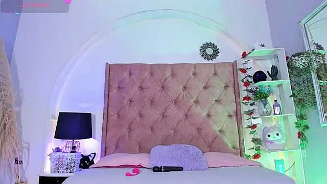 LadyAvalon online show from November 26, 2025, 6:09 pm