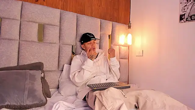 Snapshot of Noah_Tokisha chatting on December 2, 2024, 3:58 am Noah Tokisha online show from December 2, 2024, 3:58 am