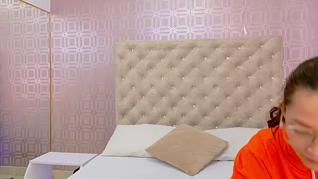 SaaraBrown online show from November 9, 2025, 12:14 pm