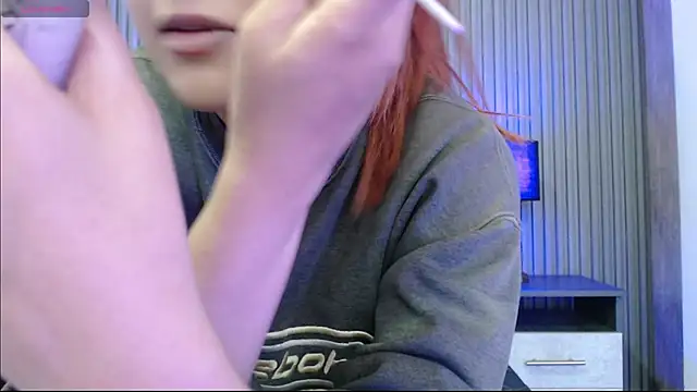 Mia Rinn online show from November 10, 2025, 2:05 pm