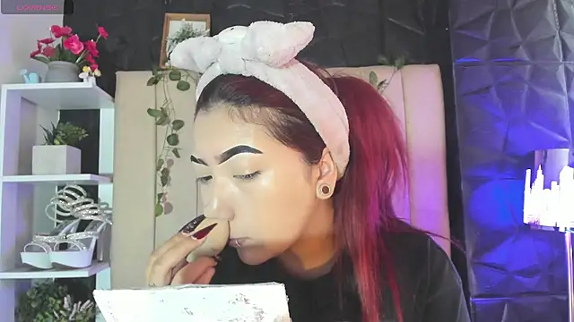 Mia Rinn online show from January 14, 2026, 2:01 pm