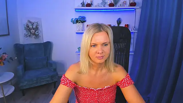 AgathaKlouin online show from October 28, 2025, 7:49 pm