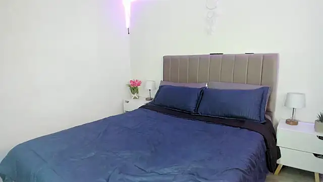 Ori valentina online show from October 20, 2025, 6:52 pm