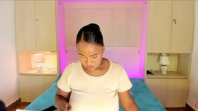 EmilyyStuart online show from February 4, 2026, 7:31 pm