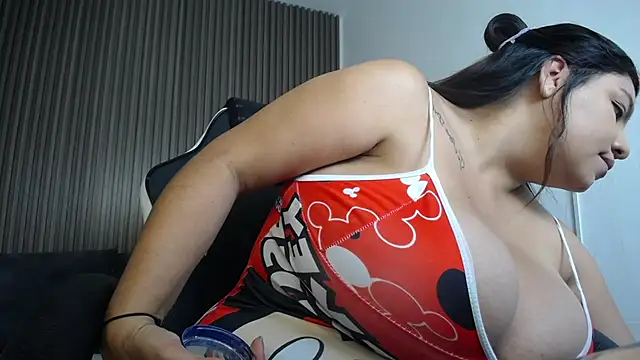 dania miller  online show from December 19, 2024, 12:12 pm